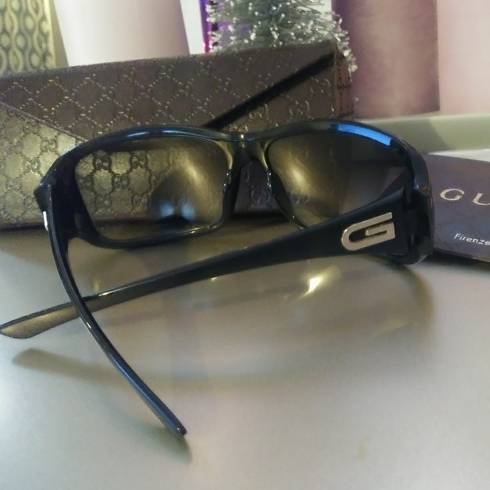 Gucci sunglasses💯%AUTHENTIC - Picture 2 of 4